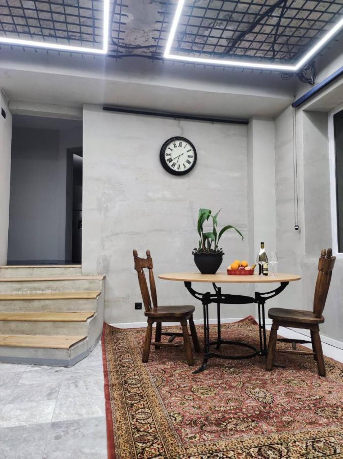 Shared Flat In An Artists District Pikris Gora Apartment Tbilisi Exterior photo