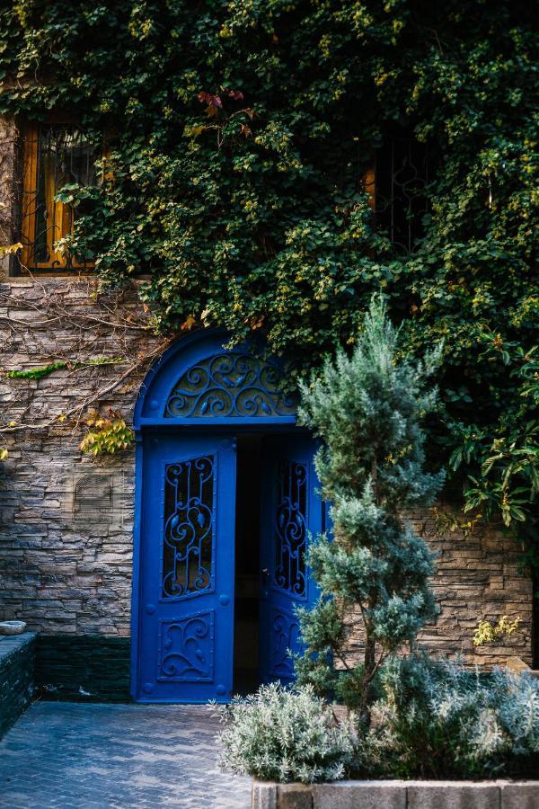 Shared Flat In An Artists District Pikris Gora Apartment Tbilisi Exterior photo
